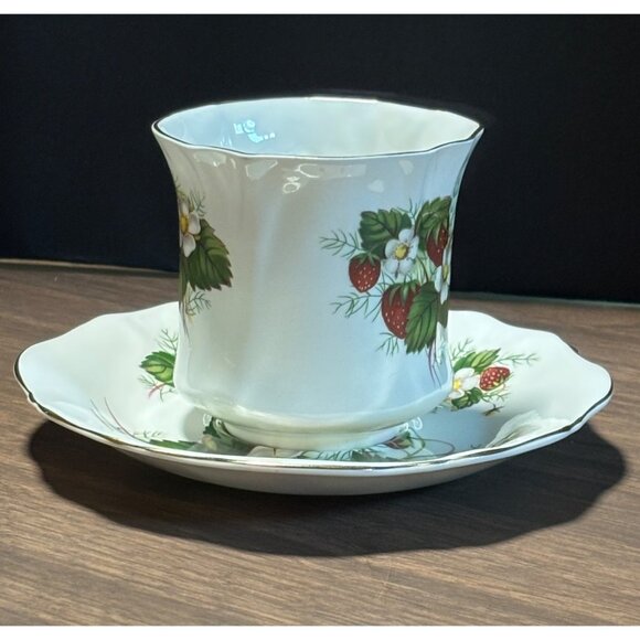 Hammersley Bone China Strawberry Rip Pattern Teacup & Saucer Set Made In England - Picture 3 of 11